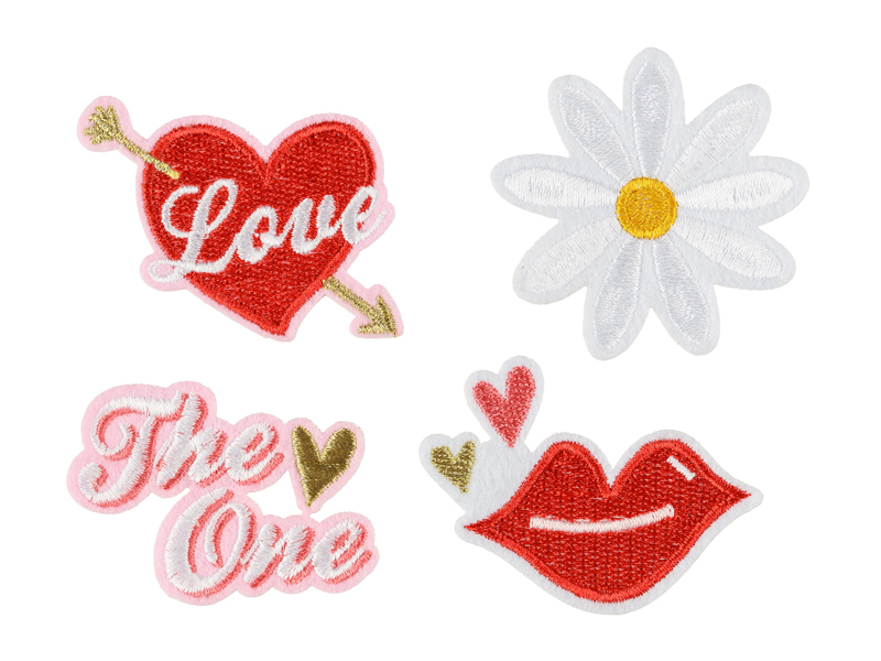 Patches bordados com coração vermelho, margarida branca, texto 'The One' e lábios vermelhos.