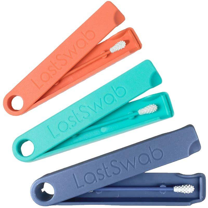 Três kits LastSwab com cotonetes reutilizáveis em estojos de silicone coloridos