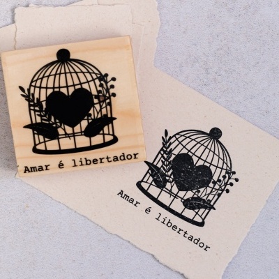 Carimbo&#x20;-&#x20;Amar&#x20;&#x00E9;&#x20;libertador&#x20;-&#x20;8x8cm