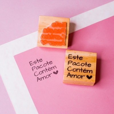 Carimbo&#x20;-&#x20;Este&#x20;pacote&#x20;cont&#x00E9;m&#x20;Amor&#x20;-&#x20;4x4cm