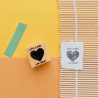 Carimbo&#x20;-&#x20;Feito&#x20;&#x00E0;&#x20;m&#x00E3;o&#x20;com&#x20;amor&#x20;-&#x20;3x3cm