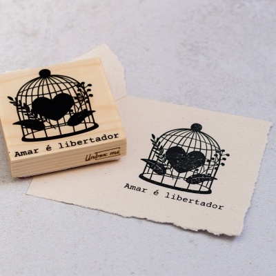 Carimbo&#x20;-&#x20;Amar&#x20;&#x00E9;&#x20;libertador&#x20;-&#x20;8x8cm
