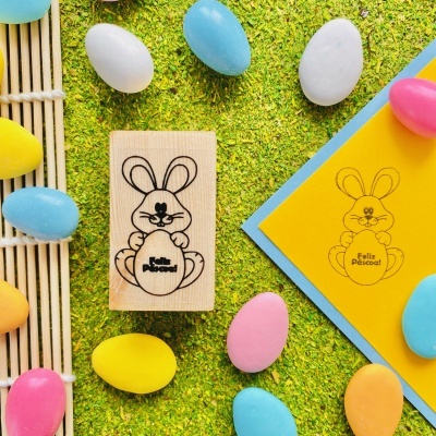 Carimbo&#x20;-&#x20;Coelho&#x20;com&#x20;ovo&#x20;-&#x20;3x5cm