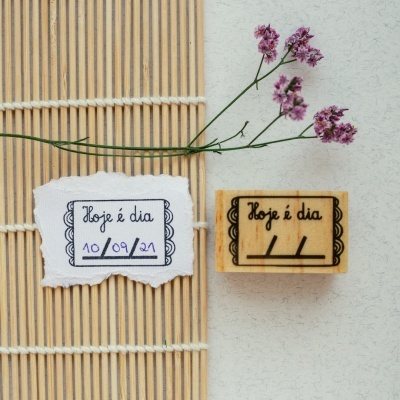 Carimbo&#x20;-&#x20;Hoje&#x20;&#x00E9;&#x20;dia&#x20;-&#x20;3x5cm