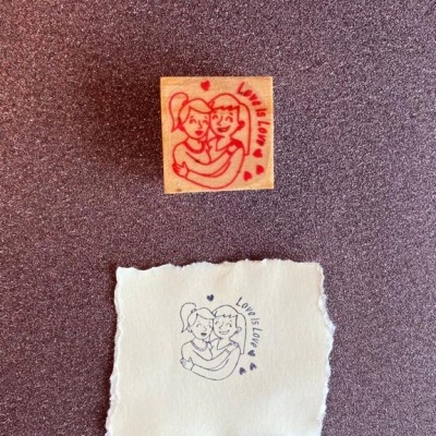 Carimbo&#x20;-&#x20;Cole&#x00E7;&#x00E3;o&#x20;Love&#x20;is&#x20;Love&#x20;-&#x20;3x3cm