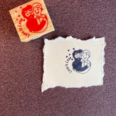 Carimbo&#x20;-&#x20;Cole&#x00E7;&#x00E3;o&#x20;Love&#x20;is&#x20;Love&#x20;-&#x20;3x3cm