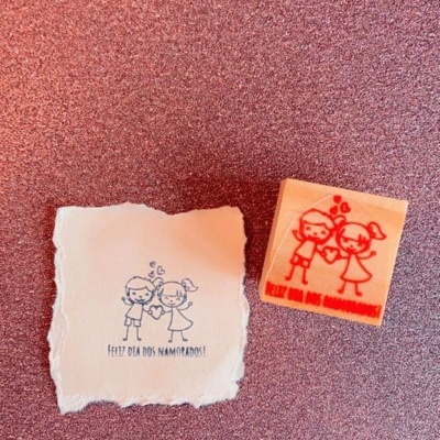 Carimbo&#x20;-&#x20;Casal&#x20;Feliz&#x20;dia&#x20;dos&#x20;Namorados&#x20;-&#x20;3x3cm