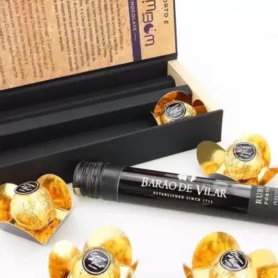 https://www.unboxportugal.com/product/porto-e-bombom