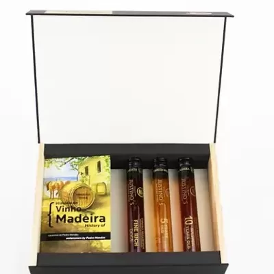 https://www.unboxportugal.com/product/bebendo-a-historia-do-vinho-da-madeira https://www.unboxportugal.com/product/bebendo-a-historia-do-vinho-da-madeira