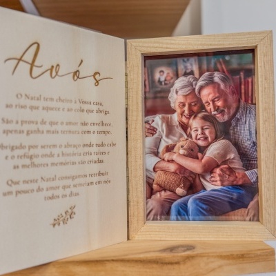 Caixa Moldura Avós em Madeira – Coroa Natalícia Artesanal