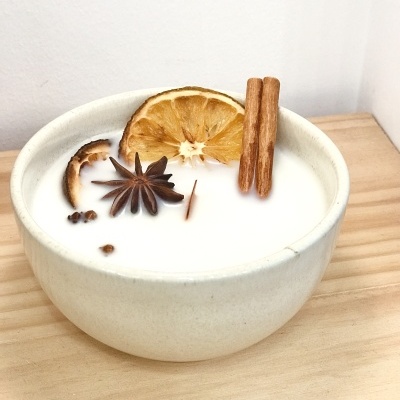 Vela artesanal Perfumada em taça cerâmica