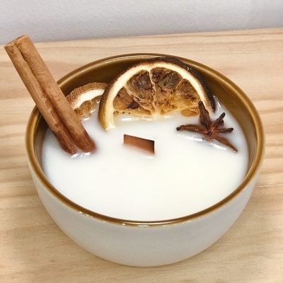 Vela artesanal Perfumada em taça cerâmica