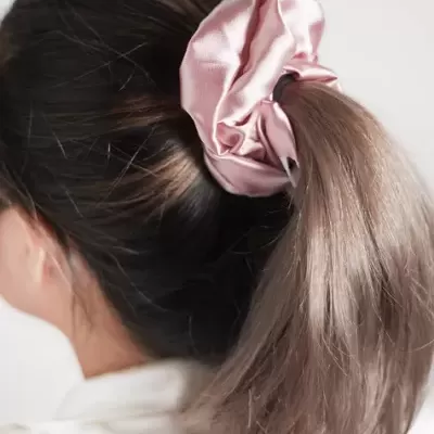 Scrunchie de Cetim | Elástico de Cabelo Suave e Anti-Frizz