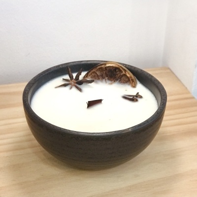 Vela artesanal Perfumada em taça cerâmica