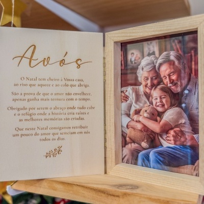Caixa Moldura Avós em Madeira – Coroa Natalícia Artesanal