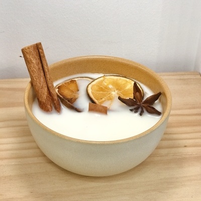 Vela artesanal Perfumada em taça cerâmica