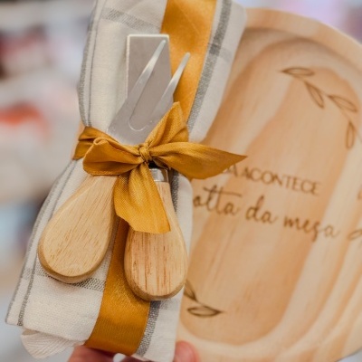 Kit Tábua de Madeira – Vida à Volta da Mesa