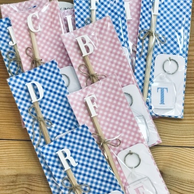 SET PORTA CHAVES + LÁPIS COM LETRA