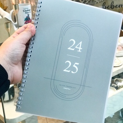 CONJUNTO AGENDA 24/25 e Planner - Verde Oliva