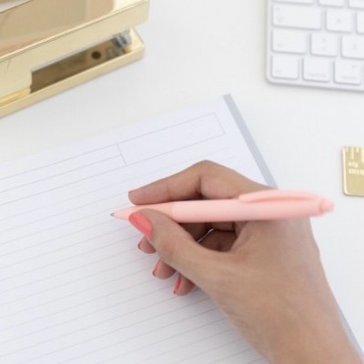 CADERNO - UM DIA SEM SORRIR É MAIS LONGO DO QUE UM MÊS SEM DADOS