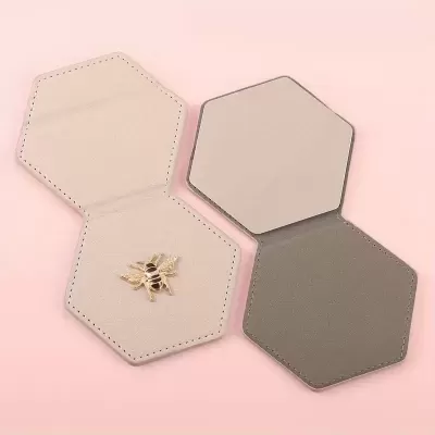 Espelho Dobrável Hexagonal Creme | Abelha Dourada