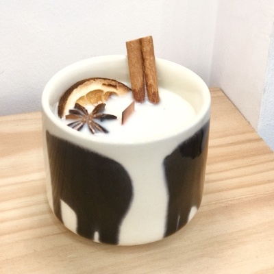 Vela artesanal Perfumada em taça cerâmica