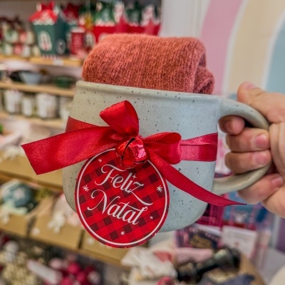 BIG MUG de Cerâmica com Meias Térmicas de Inverno – Conjunto Aconchegante