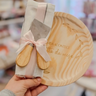 Kit Tábua de Madeira – Vida à Volta da Mesa