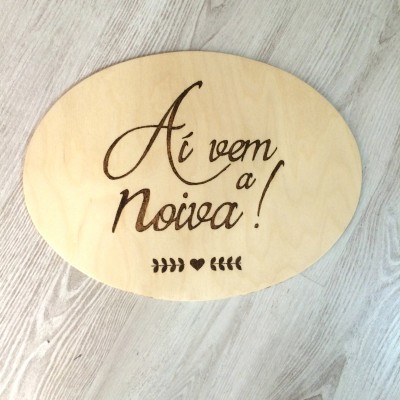 PLACA "AÍ VEM A NOIVA"