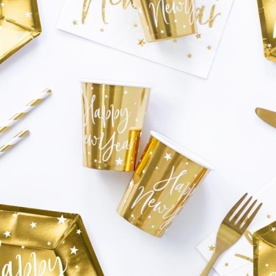 Artigos de festa dourados com texto Happy New Year e New Year