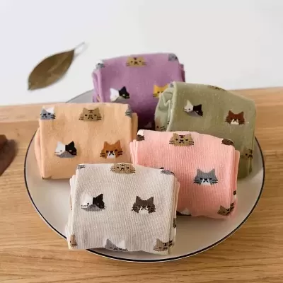 Meias Femininas com Padrão de Gatos Fofos