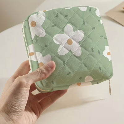 Bolsa Verde com Margaridas – Organizador Feminino