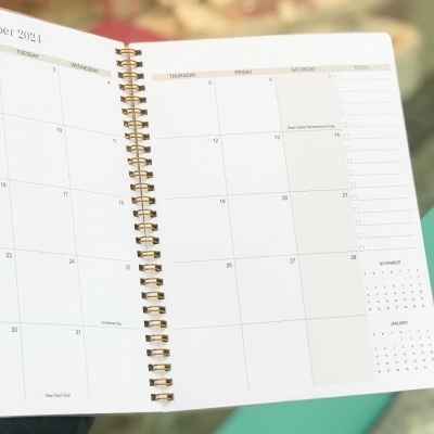 CONJUNTO AGENDA 24/25 e Planner - Verde Oliva