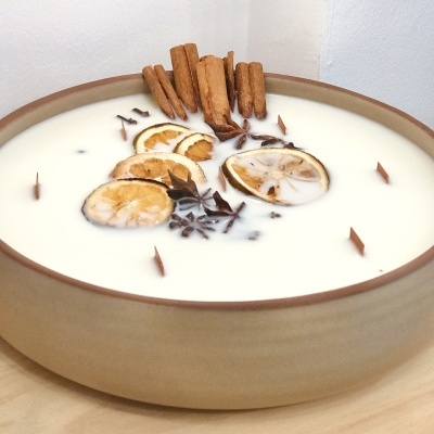 Vela artesanal Perfumada em taça cerâmica - MEGA