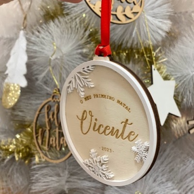 Ornamento Redondo “O Meu Primeiro Natal” – Personalizado com Nome e Ano