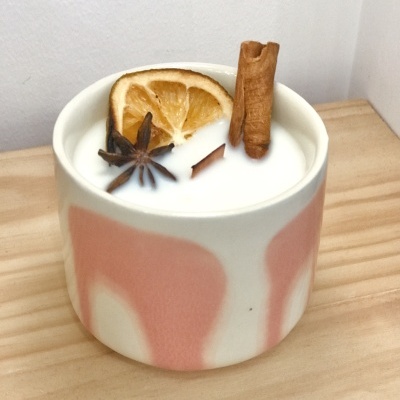 Vela artesanal Perfumada em taça cerâmica