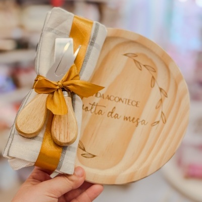 Kit Tábua de Madeira – Vida à Volta da Mesa