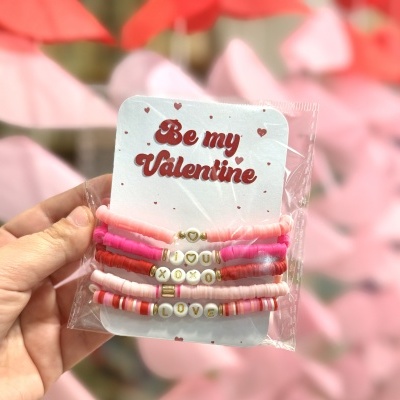 Conjunto de pulseiras com contas e texto Be my Valentine