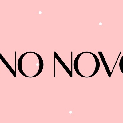 Fundo rosa claro com pontos brancos e texto ANO NOVO em preto