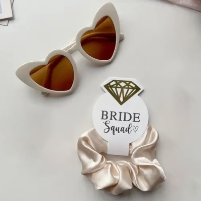 ÓCULOS CORAÇÃO + SCRUNCHIES BRIDE SQUAD 18 unid