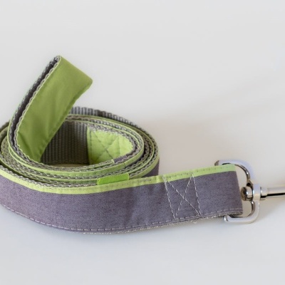 Tira para trela de cão cinzenta e verde com gancho metálico