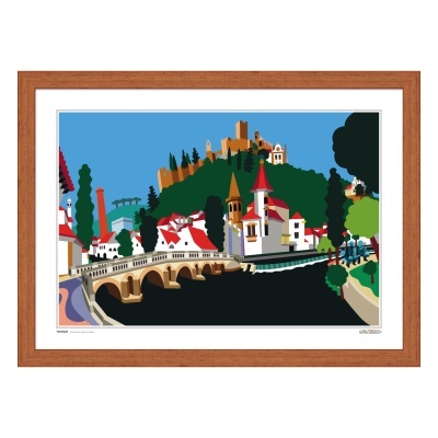 Imagem gráfica de ponte, torres de igreja e castelo em colina, em moldura de madeira