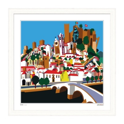 Ilustração colorida de uma cidade com castelo, ponte e estátua em moldura branca