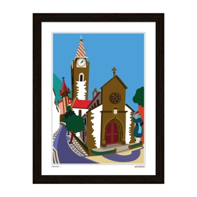 Gravura artística de edifício com torre de relógio castanha e branca e telhados vermelhos em moldura escura