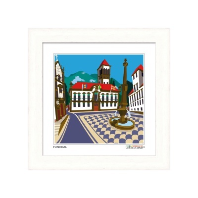 Quadro em moldura branca com imagem de praça em Funchal com edifícios e fonte