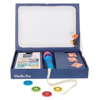 Conjunto de brinquedo Moulin Roty com microfone azul, discos coloridos e livros em caixa azul.