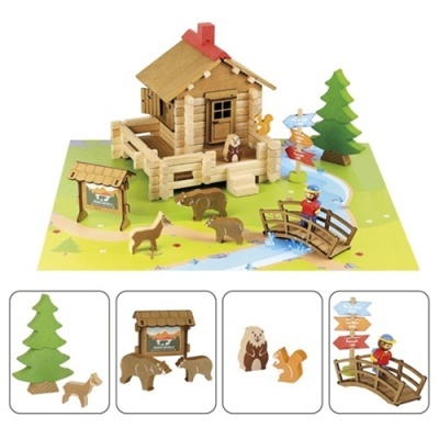 Brinquedo de madeira com casa de campo, animais e árvores sobre base ilustrada