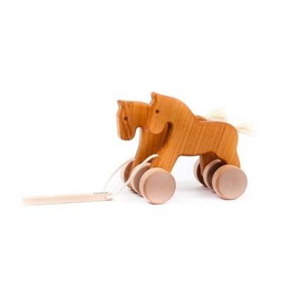 Cavalos de madeira duplos (a saltar)