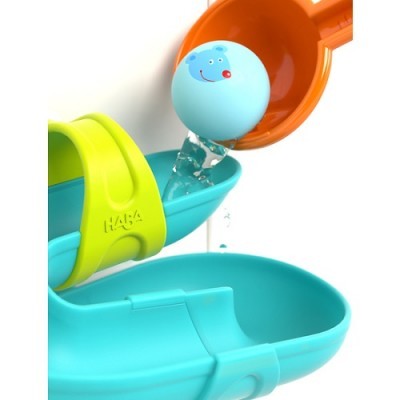 Brinquedo de água colorido com bola sorridente a cair