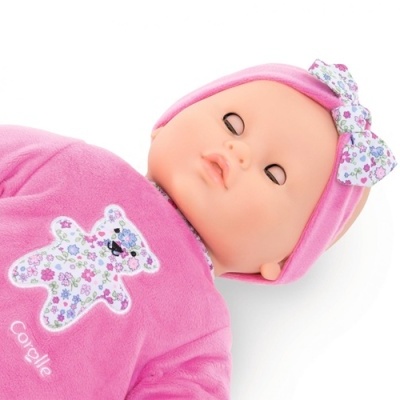 Boneca bebé Corolle rosa com roupão e faixa com laço florido